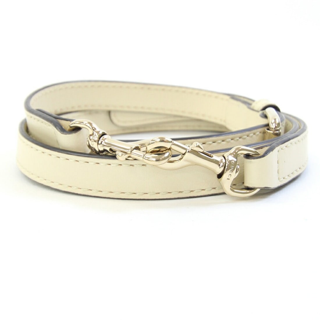 Gucci shoulder strap, ivory leather bag, replacement strap for women's GUCCI: --- Catalog ---Category: SizeSize (HxWxD): 109cm x 1.5cm / 42.91'' x 0.59''Category: DesignType: StrapColor: Ivory, SilverGender: WomenMaterial: LeatherCategory: GeneralBrand: Gucci--- Item List ---Se