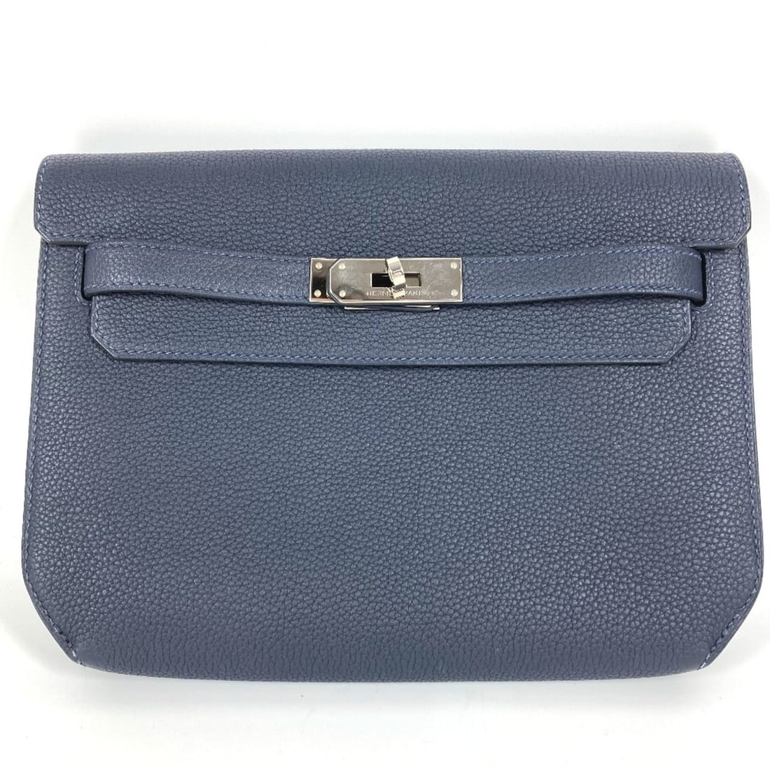 HERMES Kelly Depeche 25 Second Bag, Pouch, Flap Clutch Togo, Men's and Women's, Navy: --- Catalog ---Category: SizeSize (HxWxD): 20cm x 25cm / 7.87'' x 9.84''Category: DesignType: Clutch bagColor: NavyGender: Men,Women,UnisexMaterial: Togo leather Hardware Color: SilverCategory: Genera
