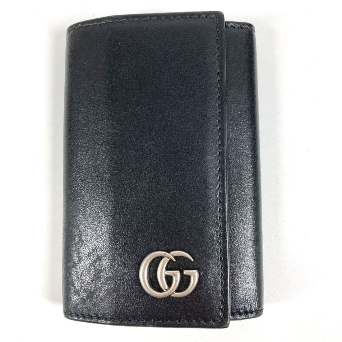 GUCCI GG Marmont Logo 6-Piece Key Ring Case, Leather, Black, Men's and Women's: --- Catalog ---Category: DesignType: KeycaseColor: BlackGender: Men,Women,UnisexMaterial: Leather Number of Key Hooks: 6Category: GeneralBrand: GucciCountry of Origin: ItalyCategory: Physical Properti