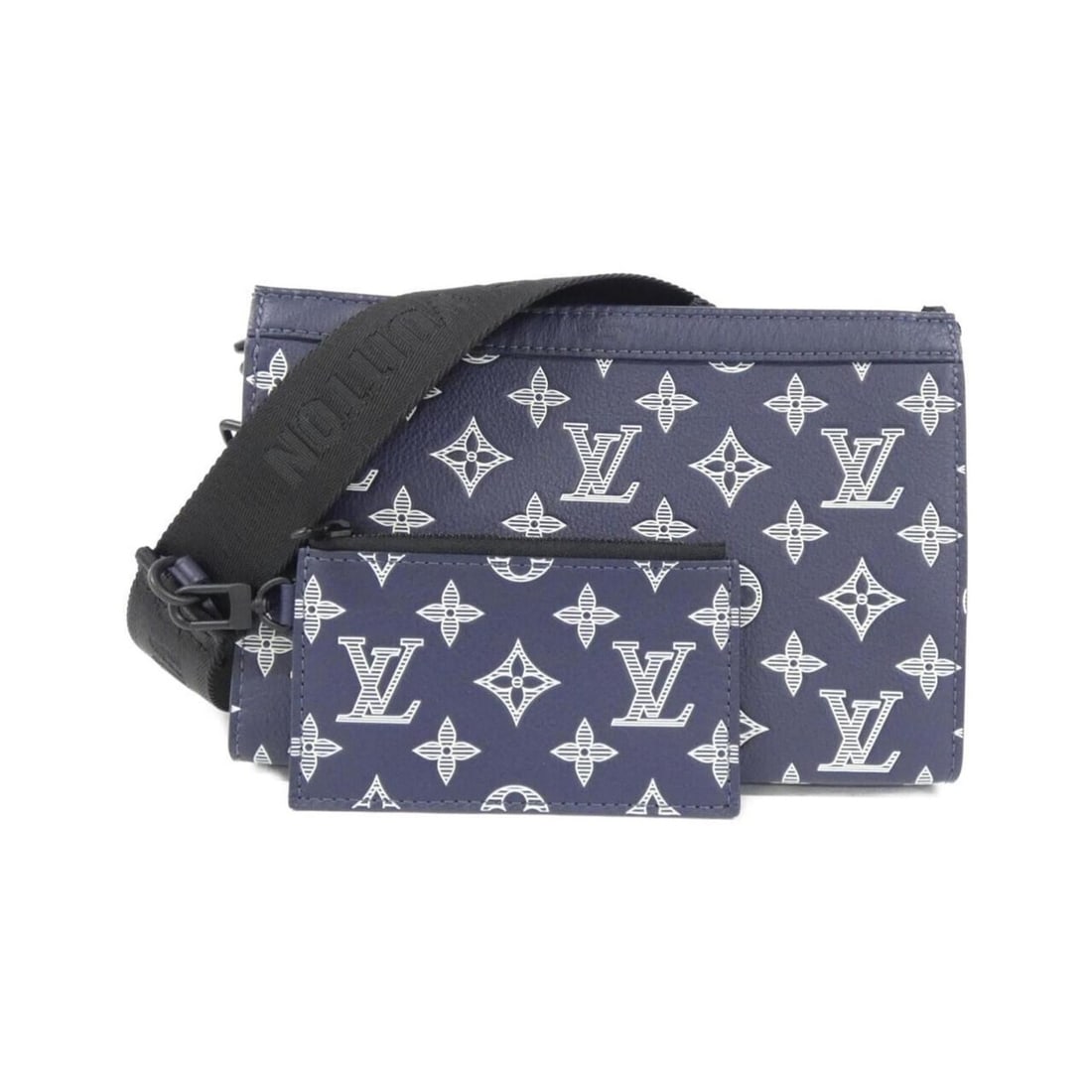Louis Vuitton Monogram Shadow Gaston Wearable Wallet M83384 Shoulder Bag: --- Catalog ---Category: SizeSize (HxWxD): 14cm x 22cm x 4cm / 5.51'' x 8.66'' x 1.57''Category: DesignType: Shoulder bagColor: Ancre, BlueGender: Women,MenMaterial: Leather Leather/Fur Type: Calfskin