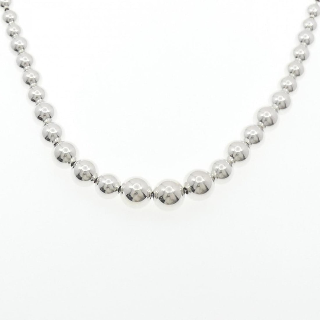 Tiffany Graduated Ball Necklace: --- Catalog ---Category: SizeWidth: 11.1mm / 0.44''Weight: 29g / 1.02oz.Neck Circumference: 41 cm / 16.14''Category: DesignMetal: SilverGender: WomenChain Type: Ball chainMetal Purity: