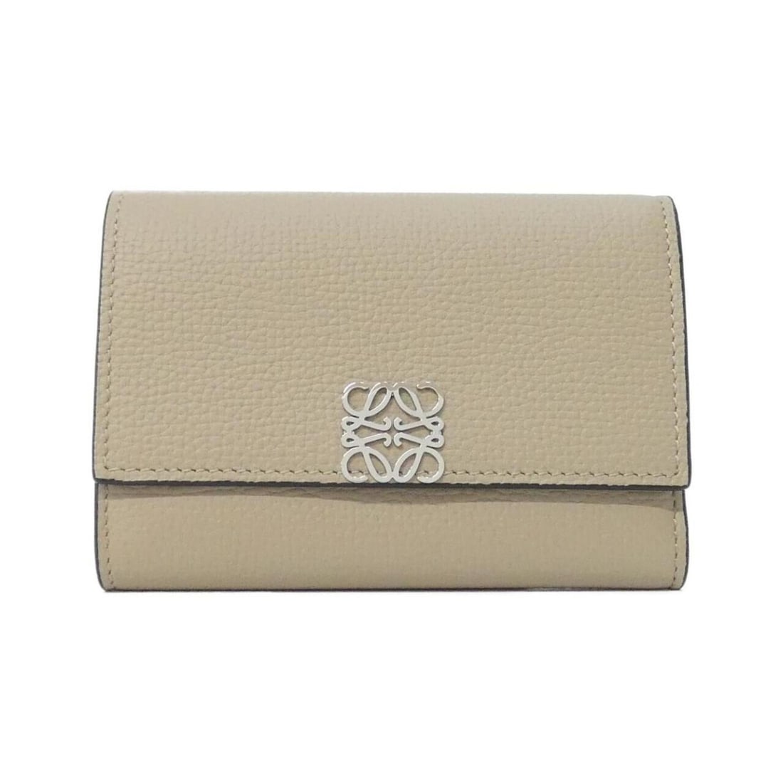 Loewe Anagram Small Vertical Wallet C821S33X12: --- Catalog ---Category: SizeSize (HxWxD): 8.5cm x 12cm x 2.5cm / 3.34'' x 4.72'' x 0.98''Category: DesignType: Wallet (tri-fold)Color: Beige, SandGender: WomenMaterial: Leather Category: GeneralBrand