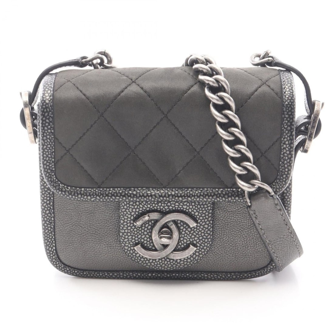 CHANEL Matelasse Shoulder Bag, Leather, Women's, Gray: --- Catalog ---Category: SizeSize (HxWxD): 13cm x 15cm x 4.5cm / 5.11'' x 5.9'' x 1.77''Category: DesignType: Shoulder bagColor: GrayGender: WomenMaterial: Leather Category: GeneralBrand: Chanel--- It