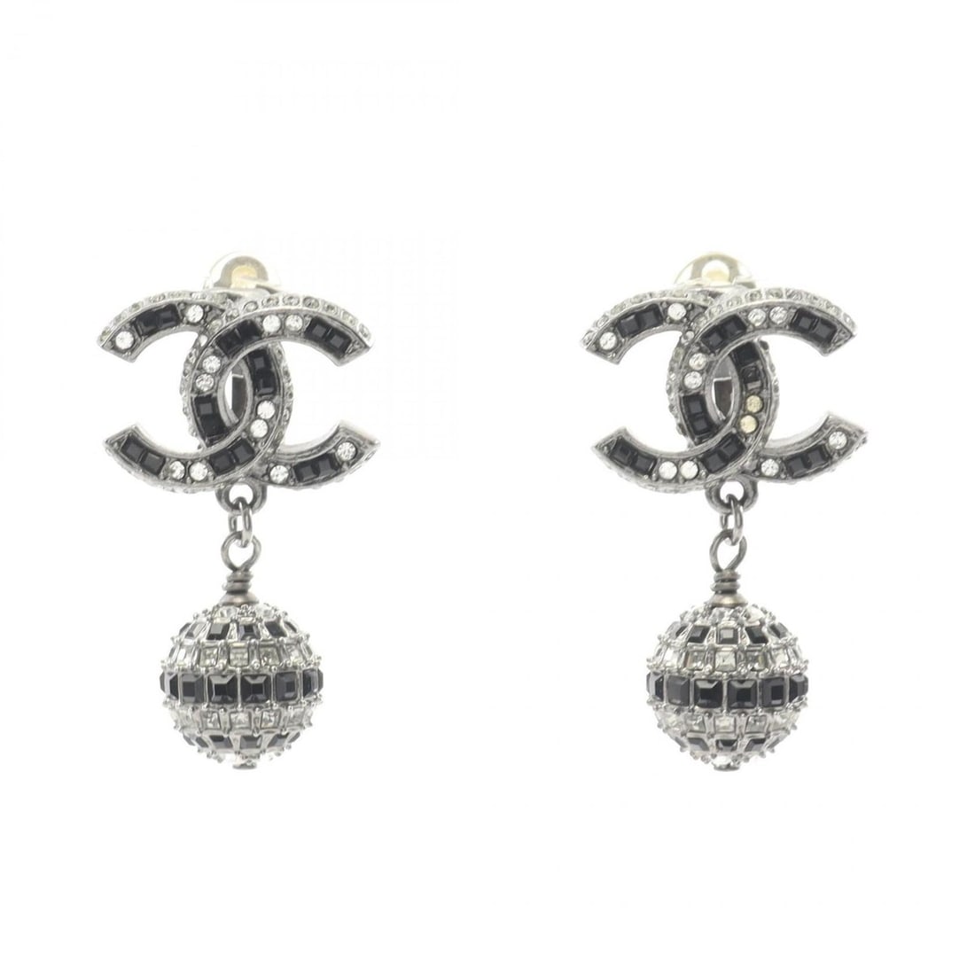 CHANEL Coco Mark Earrings, Stainless Steel with Rhinestones, Women's, Silver, Black, Clear: --- Catalog ---Category: SizeSize (HxWxD): 38.00mm x 20.00mm / 1.50'' x 0.79''Category: DesignType: Clip earringsColor: Black, Clear, SilverStone: RhinestoneGender: WomenMaterial: Stainless steelCateg