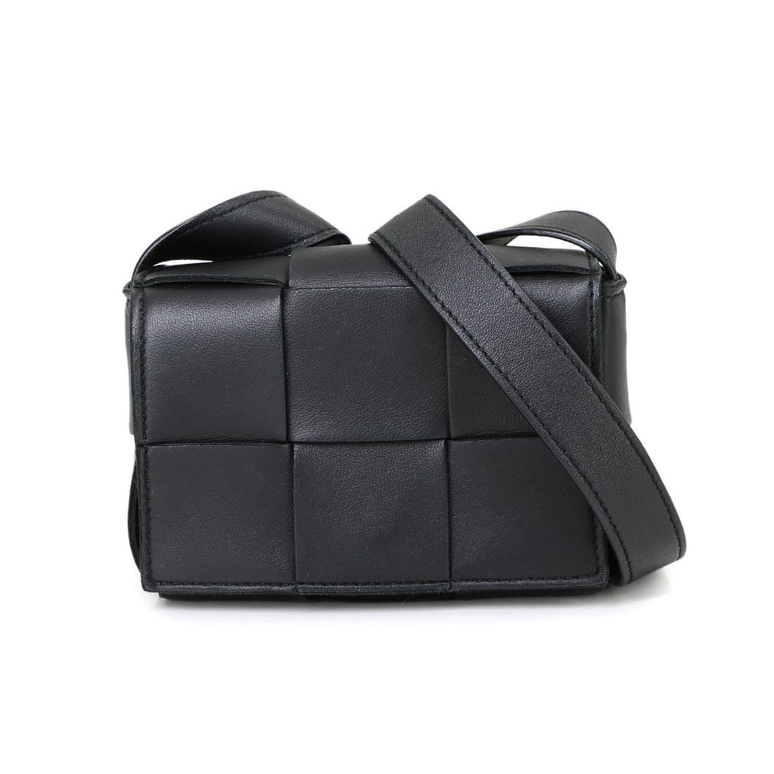 Bottega Veneta Intrecciato Candy Cassette Shoulder Bag in Black Leather (666688): --- Catalog ---Category: SizeSize (HxWxD): 8.5cm x 12cm x 4.5cm / 3.34'' x 4.72'' x 1.77''Category: DesignType: Shoulder bagColor: BlackGender: WomenMaterial: Leather Hardware Color: GoldCategory: Gen