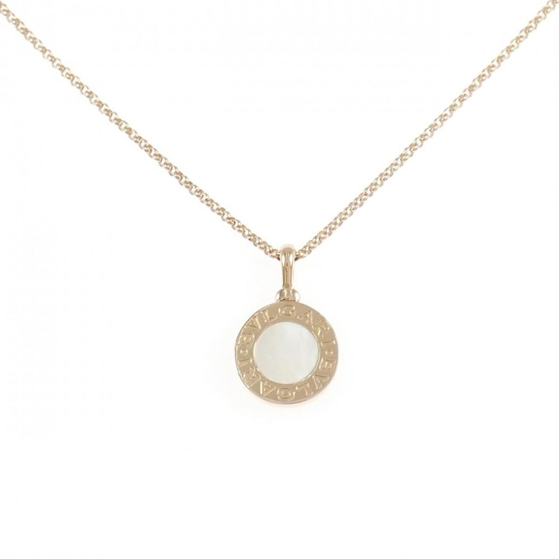 Bvlgari Necklace: --- Catalog ---Category: SizePendant Size: 17.2mm x 11mm / 0.67'' x 0.43''Neck Circumference: 42 cm - 44 cm / 16.53'' - 17.32''Category: DesignGender: WomenMaterial: Pink gold (18K)Pendant Type: