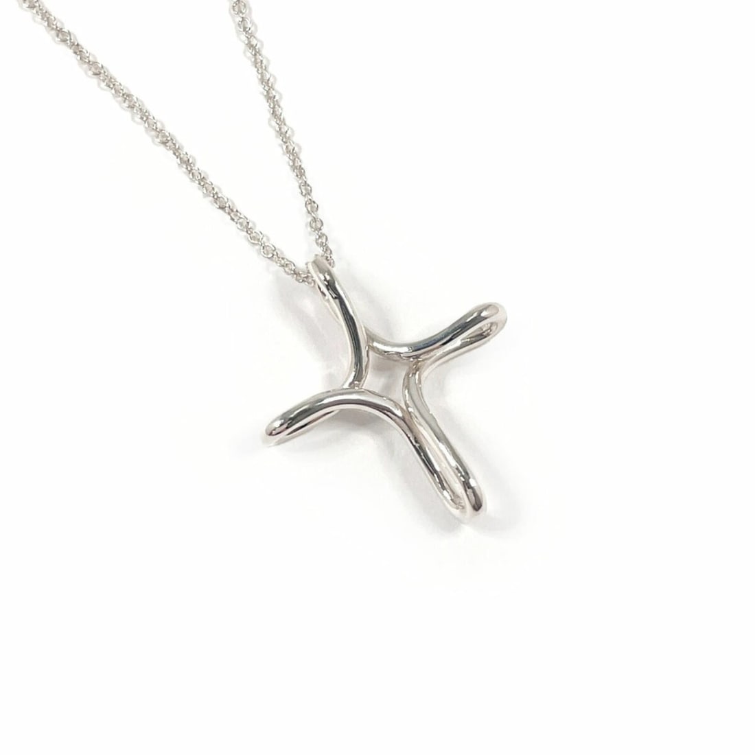 TIFFANY & Co. Tiffany Infinity Cross Elsa Peretti Necklace in 925 Sterling Silver for Women: --- Catalog ---Category: SizePendant Size: 24.8mm x 21.9mm / 0.97'' x 0.86''Neck Circumference: 42 cm / 16.53''Category: DesignColor: SilverGender: WomenMaterial: Silver 925Necklace Type: NecklaceCate