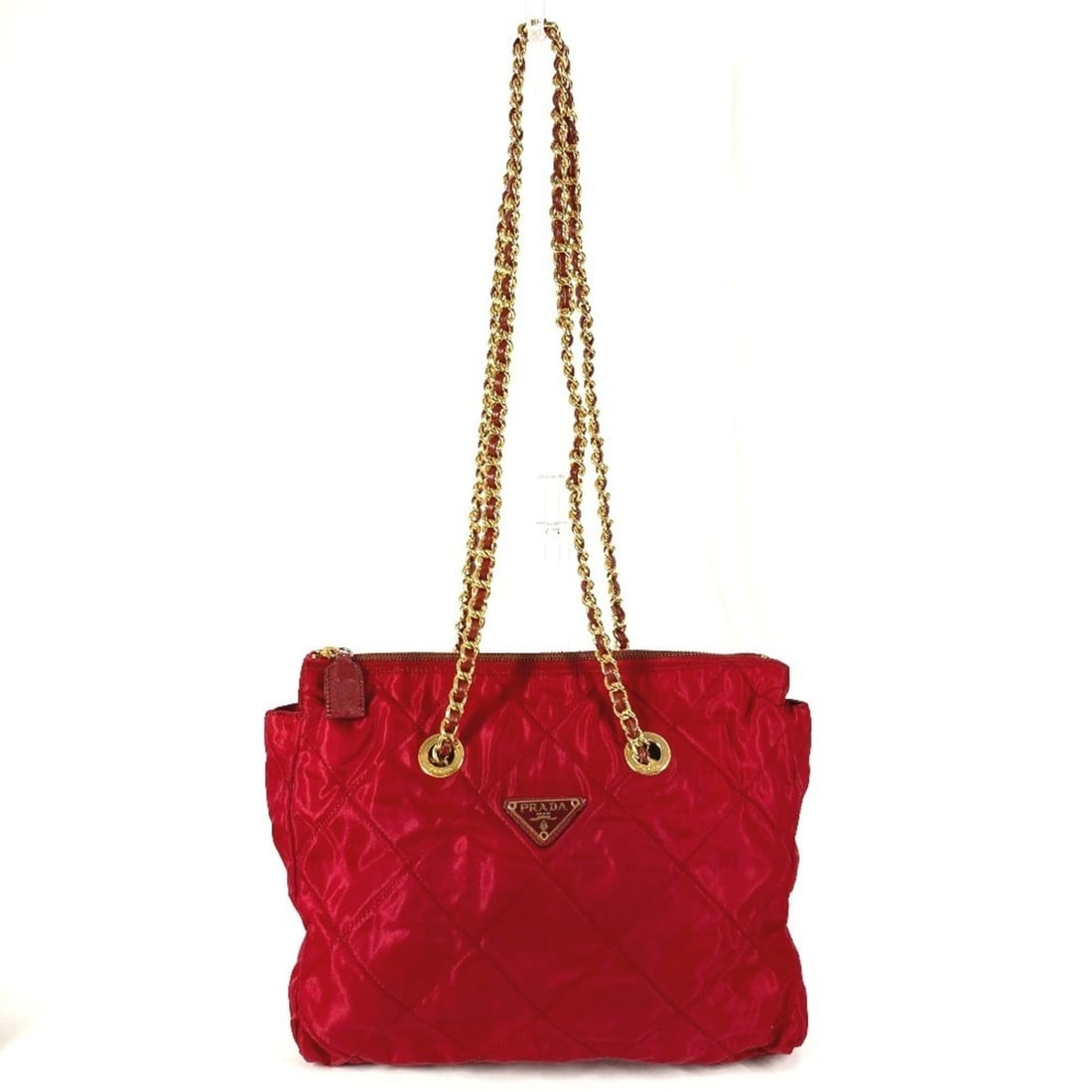 PRADA B1239 Triangle Logo Plaque Tote Bag with Double Chain, Nylon Shoulder Bag, Red, for Men and: --- Catalog ---Category: SizeSize (HxWxD): 25cm x 29cm x 7.5cm / 9.84'' x 11.41'' x 2.95''Category: DesignType: Shoulder bag, Tote bagColor: Red colorGender: Men,WomenMaterial: Nylon Category: General