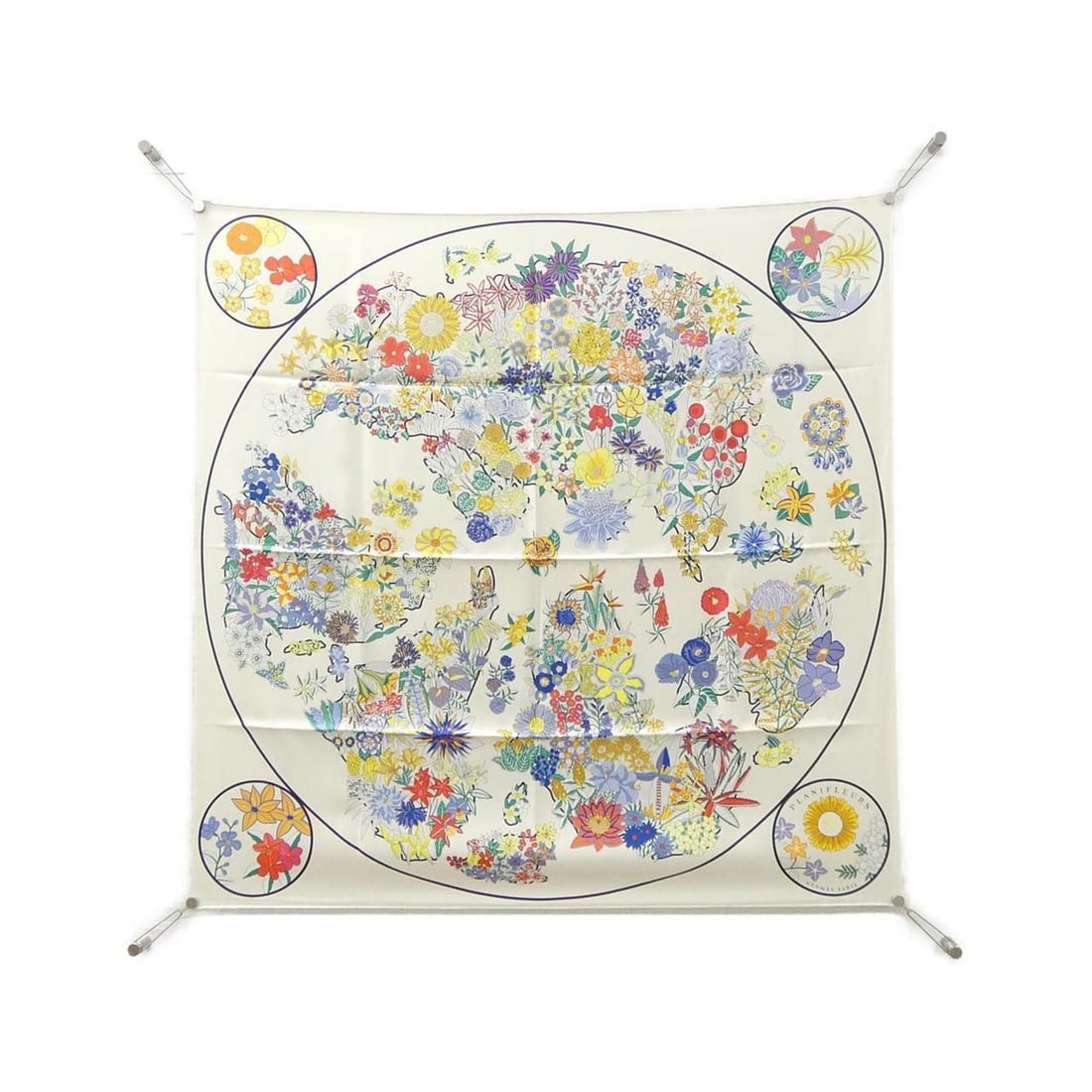 Hermes PLANIFLEURS Carre Scarf Muffler: --- Catalog ---Category: SizeSize (LxW): 90cm x 90cm / 35.43'' x 35.43''Category: DesignType: ScarfColor: WhiteGender: Women,MenMaterial: Silk Category: GeneralBrand: Hermes--- Item List ---Section: C