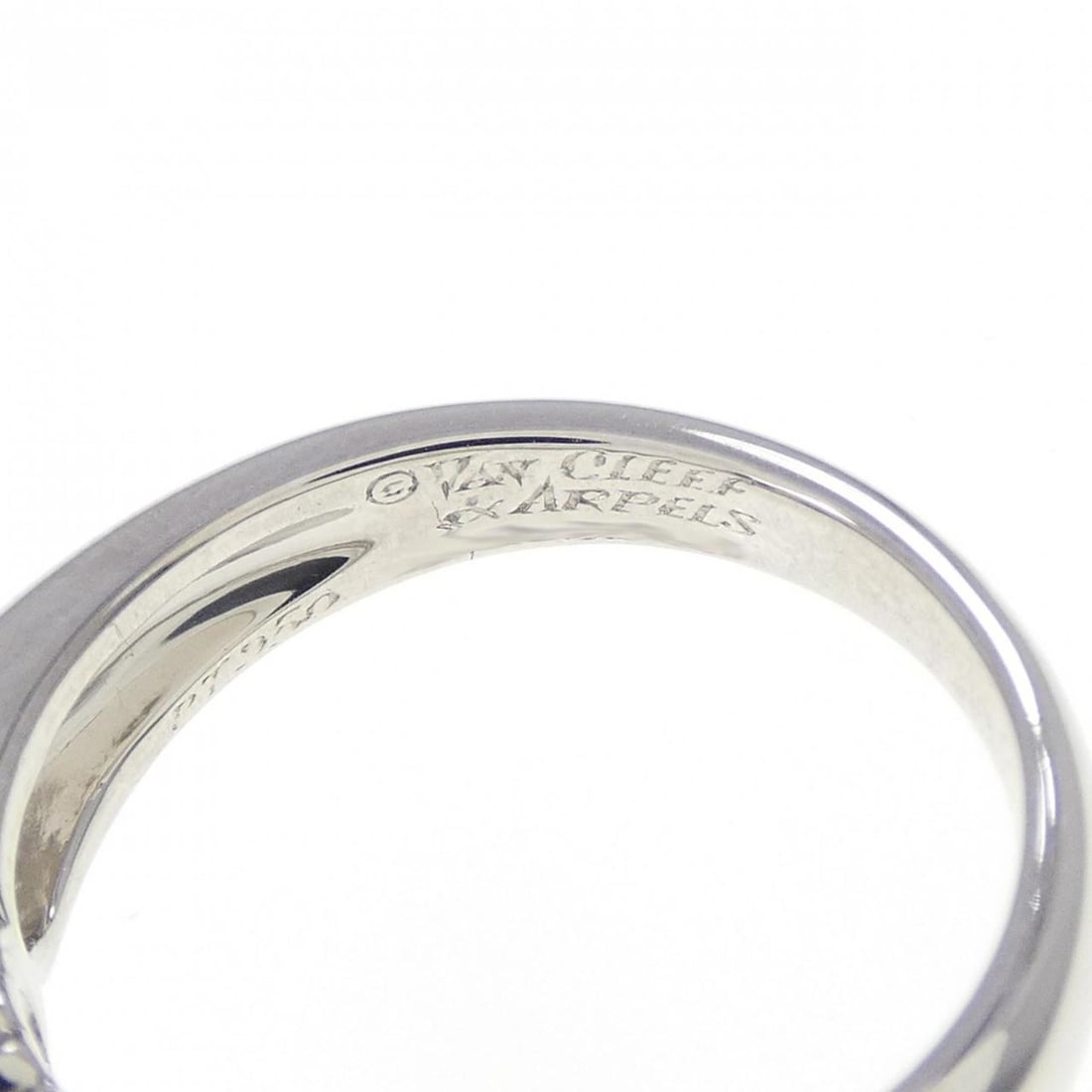 Van Cleef & Arpels Ginette Ring 0.41CT E VVS2 - 4