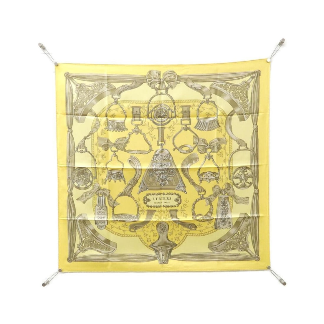 Hermes ETRIERS Carre Scarf Muffler: --- Catalog ---Category: SizeSize (LxW): 90cm x 90cm / 35.43'' x 35.43''Category: DesignType: ScarfGender: Men,WomenMaterial: Silk Category: GeneralBrand: Hermes--- Item List ---Section: