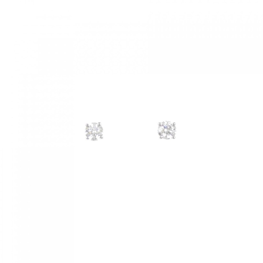 Tiffany solitaire earrings: --- Catalog ---Category: SizeSize (HxWxD): 3.90mm x 3.90mm / 0.15'' x 0.15''Category: DesignType: Stud earringsStone: DiamondGender: WomenMaterial: Platinum 950Category: GeneralBrand: Tiffany--- Item