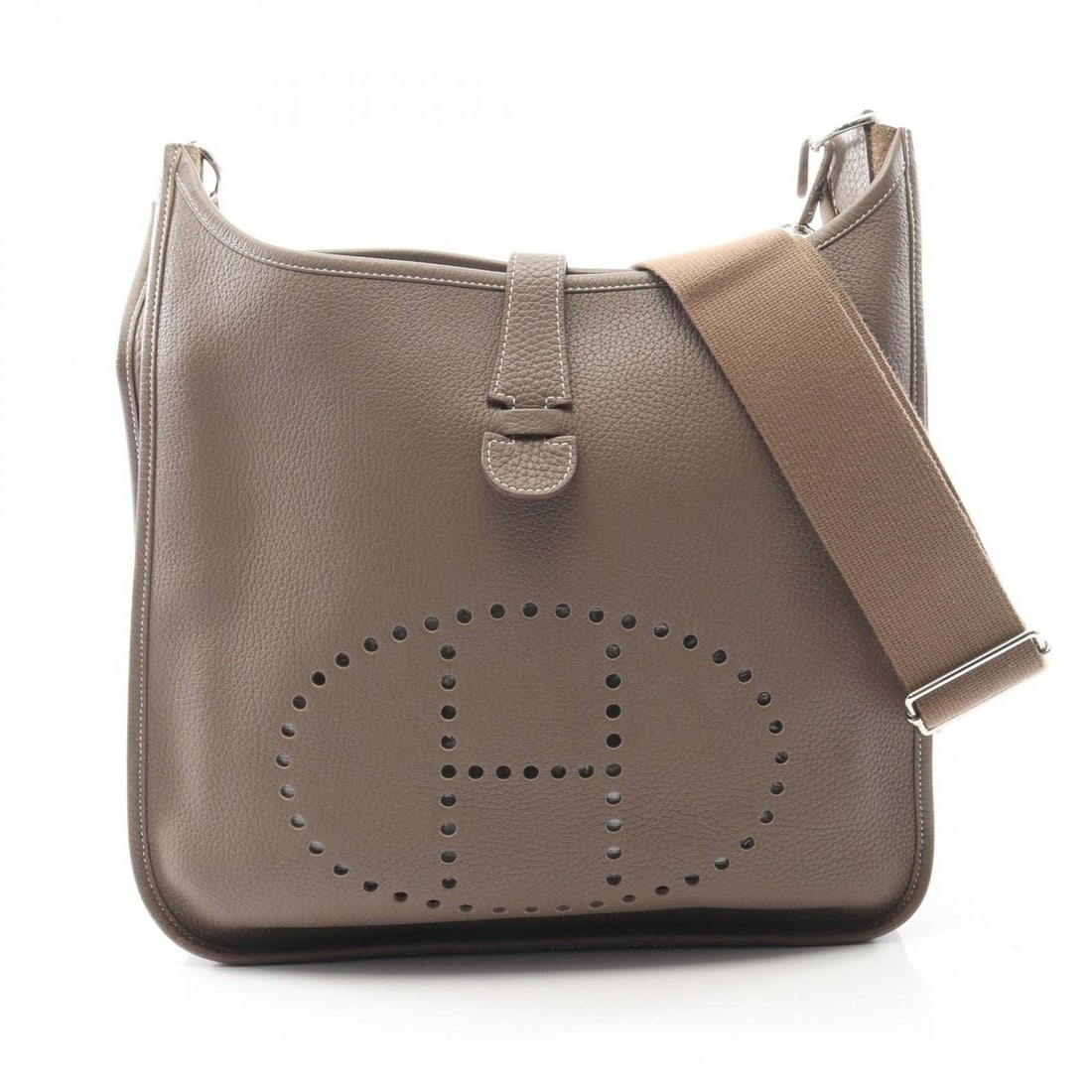 Hermes Hermès Evelyn 3 Trois GM Shoulder Bag in Taurillon Clemence Leather, Gray, for Women: --- Catalog ---Category: SizeSize (HxWxD): 32cm x 31cm x 8.5cm / 12.59'' x 12.2'' x 3.34''Category: DesignType: Shoulder bagColor: Etoupe gray, GrayGender: WomenMaterial: Taurillon clemence leather ,