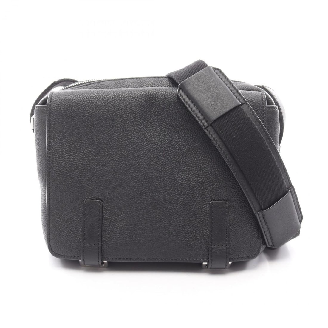 LOEWE Military Messenger XS Shoulder Bag, Leather, Men's, Black: --- Catalog ---Category: SizeSize (HxWxD): 17cm x 23cm / 6.69'' x 9.05''Category: DesignType: Shoulder bagColor: BlackGender: MenMaterial: Leather Category: GeneralBrand: Loewe--- Item List ---Section