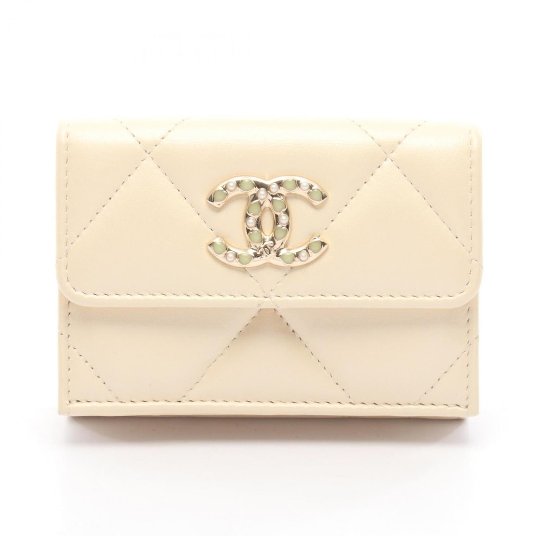 CHANEL Matelasse Tri-fold Wallet, Leather, Women's, Ivory: --- Catalog ---Category: SizeSize (HxWxD): 8cm x 10.5cm x 4cm / 3.14'' x 4.13'' x 1.57''Category: DesignType: Wallet (tri-fold)Color: IvoryGender: WomenMaterial: Leather Category: GeneralBrand: Chanel