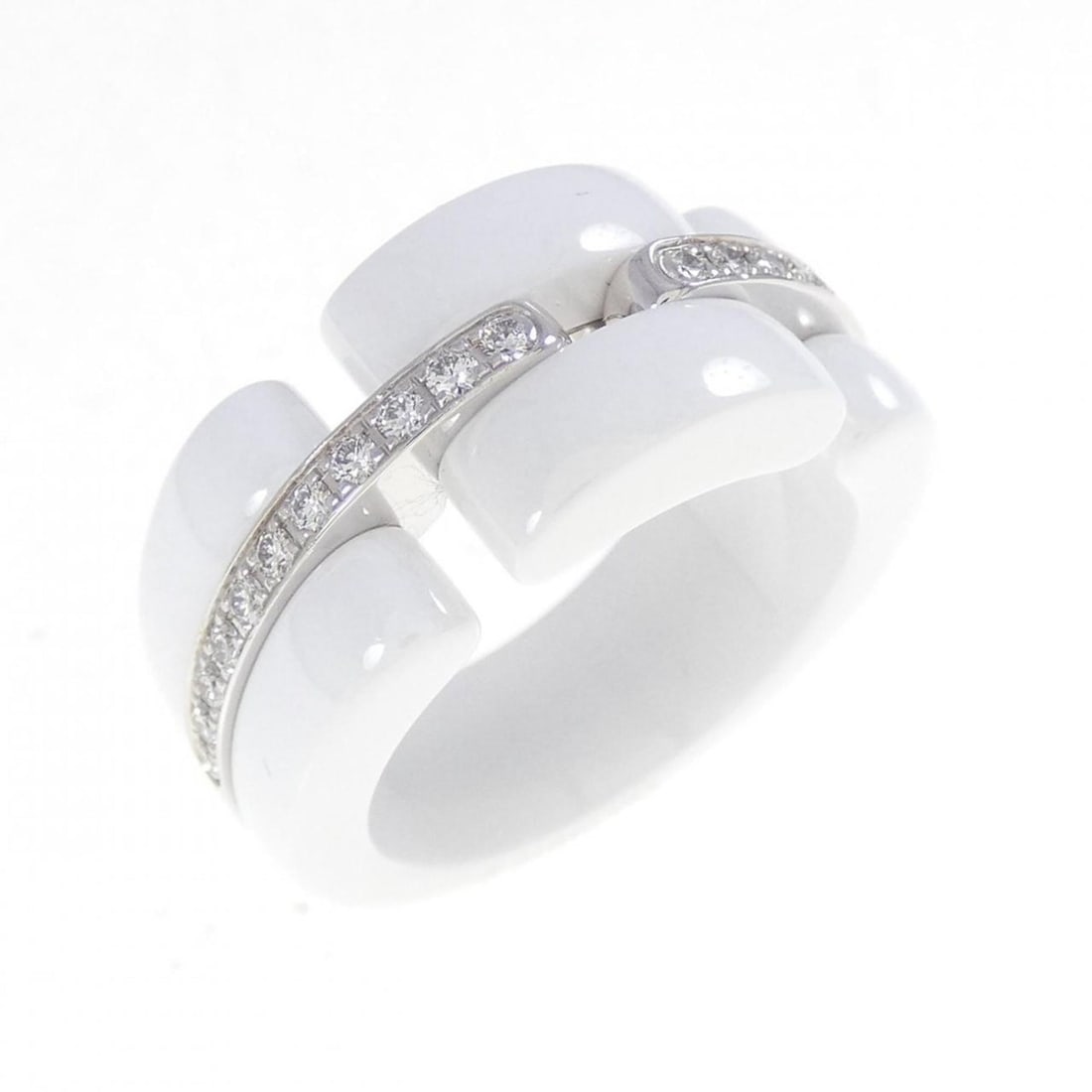 Chanel Ultra Collection Large Ring: --- Catalog ---Category: SizeUS Size: 6.5Brand Size: 53Category: DesignType: Band ringStone: DiamondGender: WomenMaterial: Ceramic, White gold (18K)Category: GeneralMPN: J3880Brand: Chanel--- Item Lis