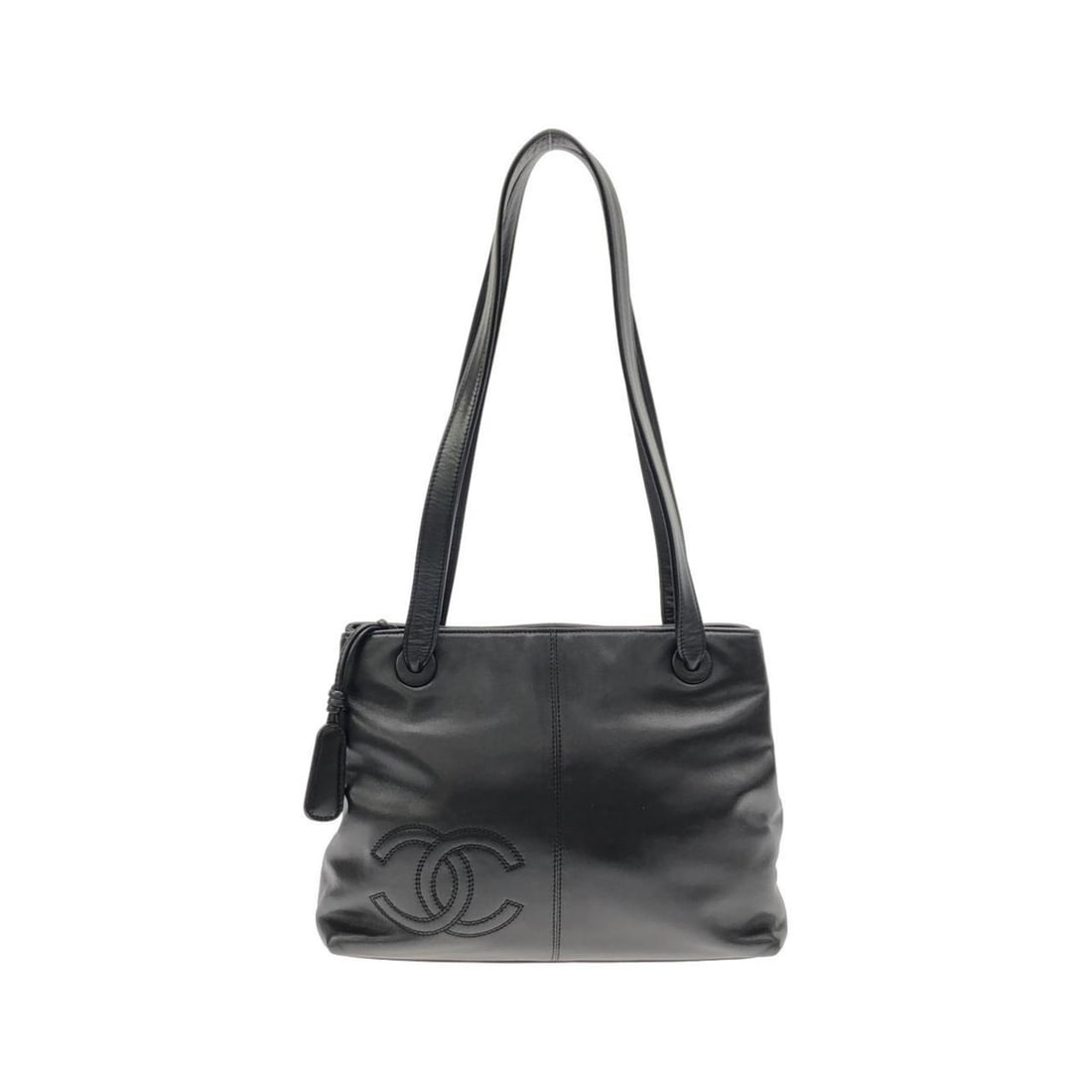 Chanel 11243 Shoulder Bag: --- Catalog ---Category: SizeSize (HxWxD): 23cm x 31cm x 9cm / 9.05'' x 12.2'' x 3.54''Category: DesignType: Shoulder bagColor: BlackGender: Men,WomenMaterial: Leather Leather/Fur Type: