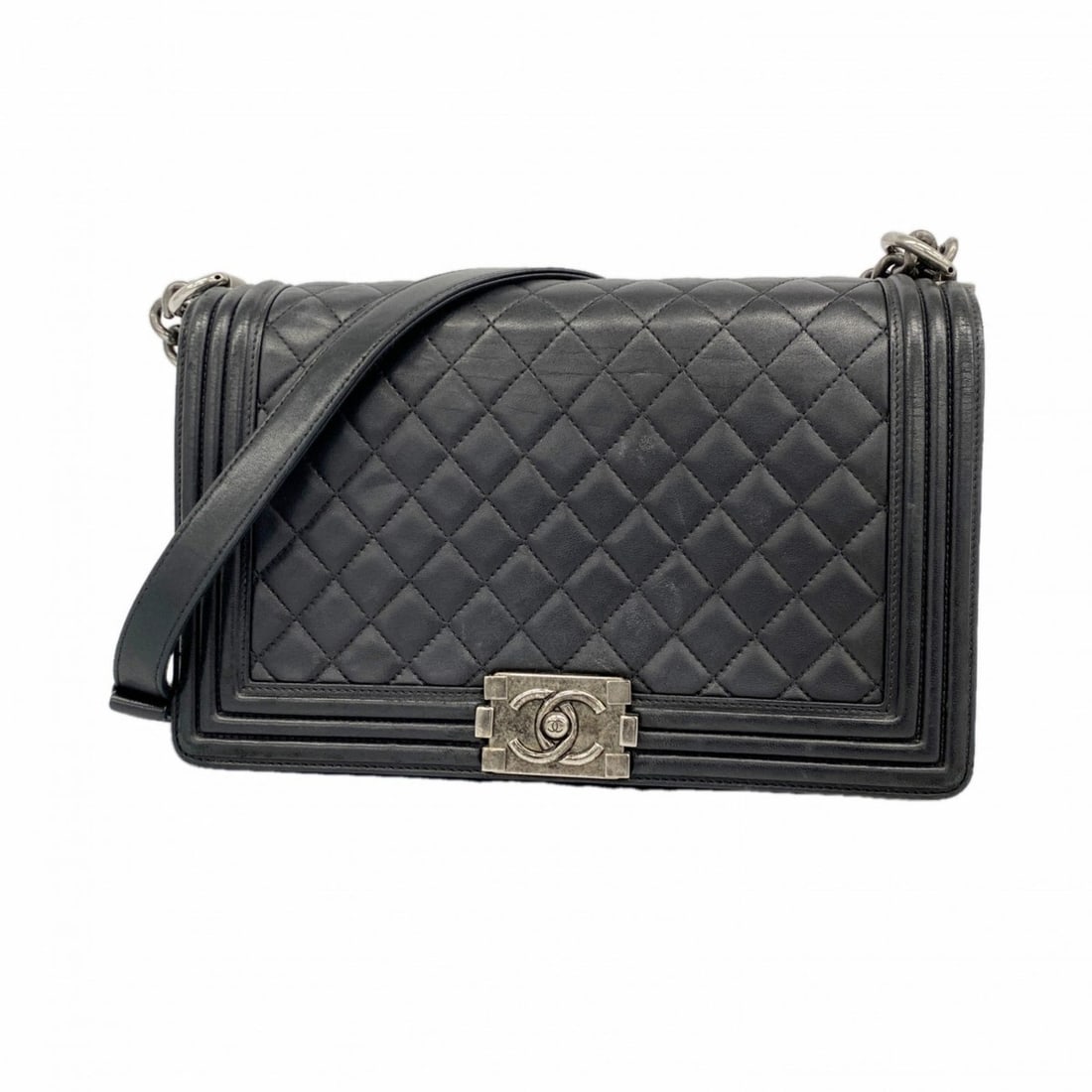 Chanel Shoulder Bag Boy Chain Lambskin Black Women's: --- Catalog ---Category: SizeSize (HxWxD): 18cm x 28cm x 7cm / 7.08'' x 11.02'' x 2.75''Category: DesignType: Shoulder bagColor: BlackGender: WomenMaterial: Leather Hardware Color: SilverLeather/Fur T