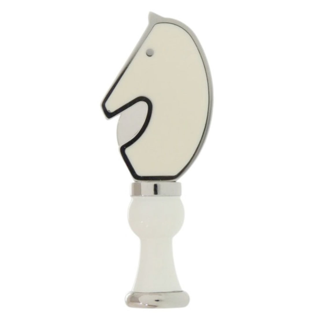 Like new Hermès Cavalier metal white pin badge brooch 0118HERMES: --- Catalog ---Category: SizeSize (HxWxD): 3.5cm x 1.3cm / 1.37'' x 0.51''Category: DesignType: BroochColor: Silver, WhiteGender: WomenMaterial: MetalCategory: GeneralBrand: HermesCountry of Origin: F