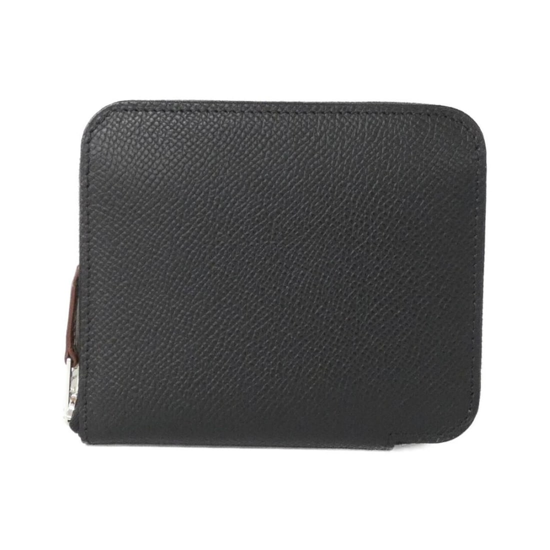 Hermes Hermès EN LIBERTE Silk in Compact 084266CK Wallet: --- Catalog ---Category: SizeSize (HxWxD): 9cm x 11cm x 1.5cm / 3.54'' x 4.33'' x 0.59''Category: DesignType: Coin purse/coin caseColor: BlackGender: WomenMaterial: Epsom leather , Silk Category: