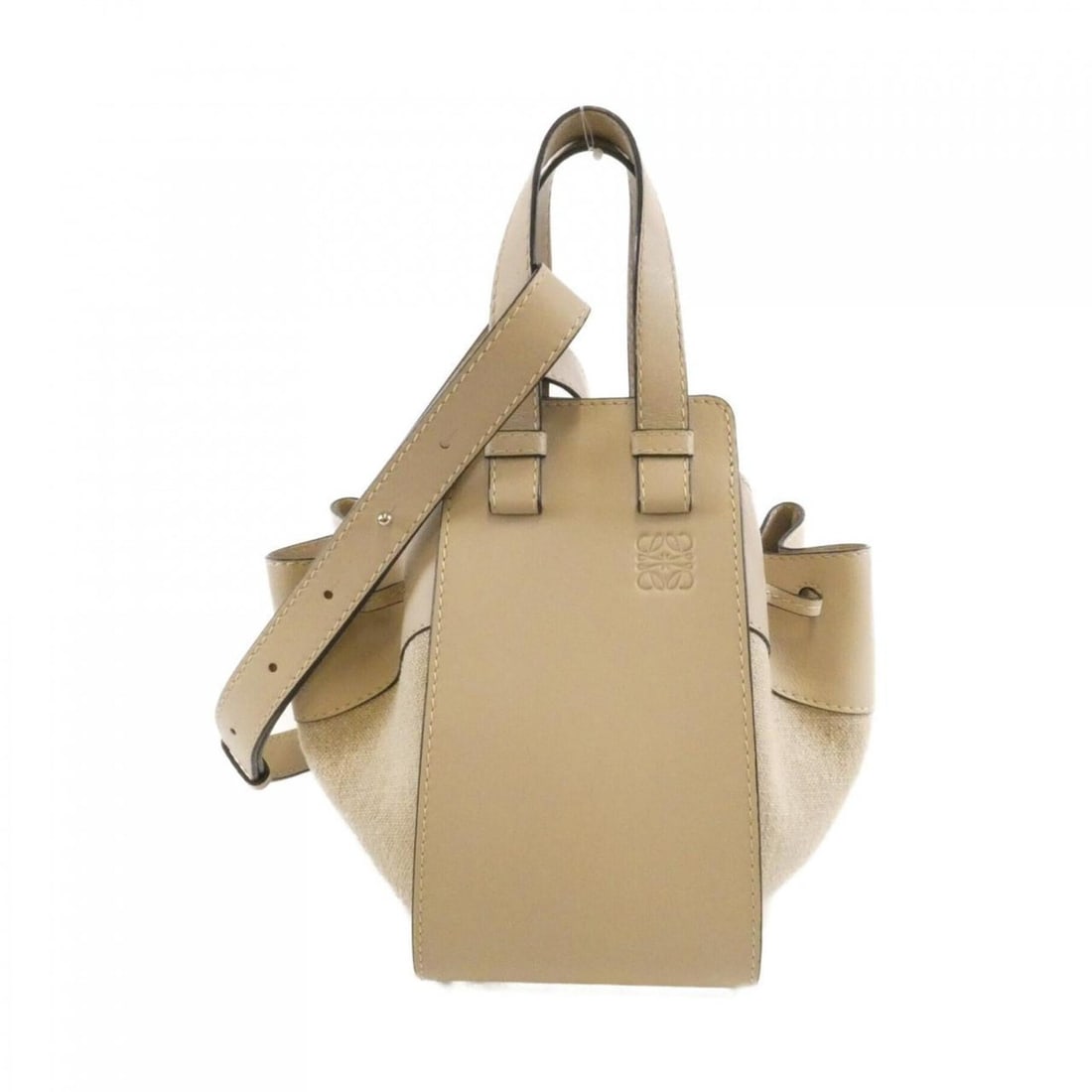 Loewe Hammock Drawstring Small Shoulder Bag 314 39 Z95: --- Catalog ---Category: SizeSize (HxWxD): 24cm x 14cm x 26cm / 9.44'' x 5.51'' x 10.23''Category: DesignType: Shoulder bagColor: BeigeGender: WomenMaterial: Linen , Canvas , Leather Leather/Fur Type: