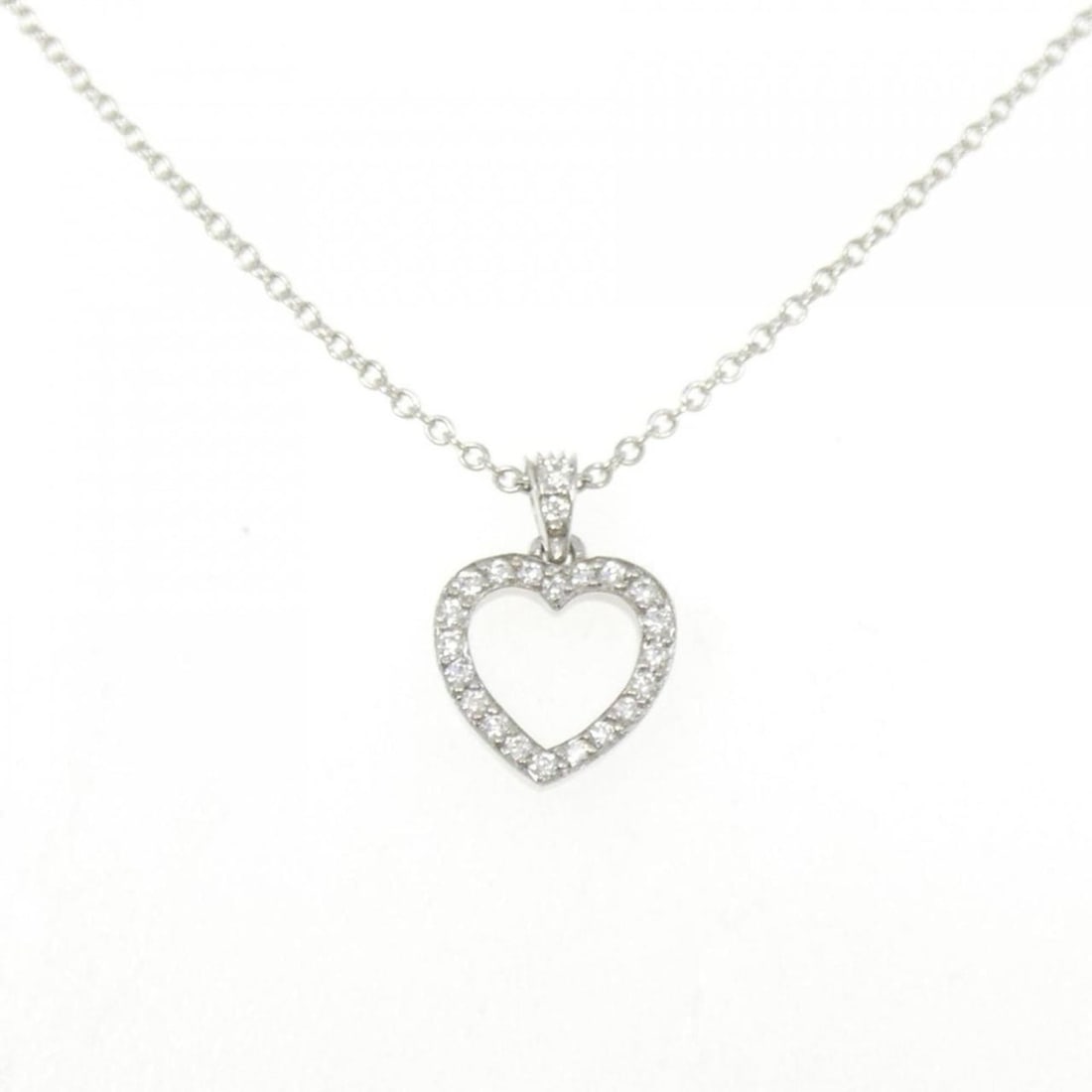 Tiffany Outline Heart Small Necklace: --- Catalog ---Category: SizePendant Size: 11.9mm x 8.5mm / 0.46'' x 0.33''Neck Circumference: 41 cm / 16.14''Category: DesignColor: PlatinumStone: DiamondGender: WomenMaterial: Platinum 950Pendant