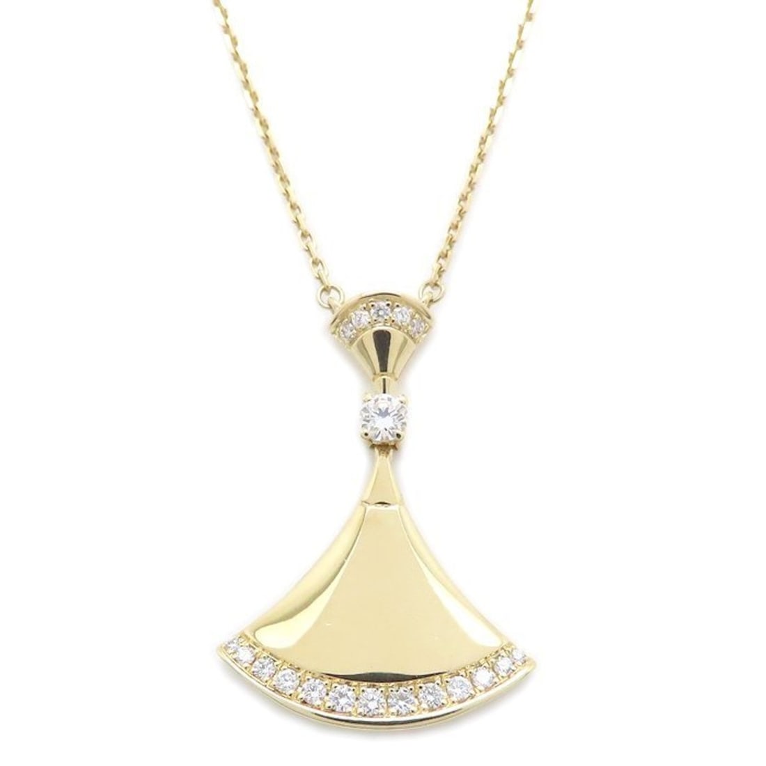 BVLGARI Diva's Dream Necklace with Diamonds in 18K Yellow Gold for Women, 295042: --- Catalog ---Category: SizeWeight: 6.8g / 0.23oz.Pendant Size: 27mm x 19.2mm / 1.06'' x 0.75''Neck Circumference: 41 cm / 16.14''Category: DesignStone: DiamondGender: WomenMaterial: Yellow gold