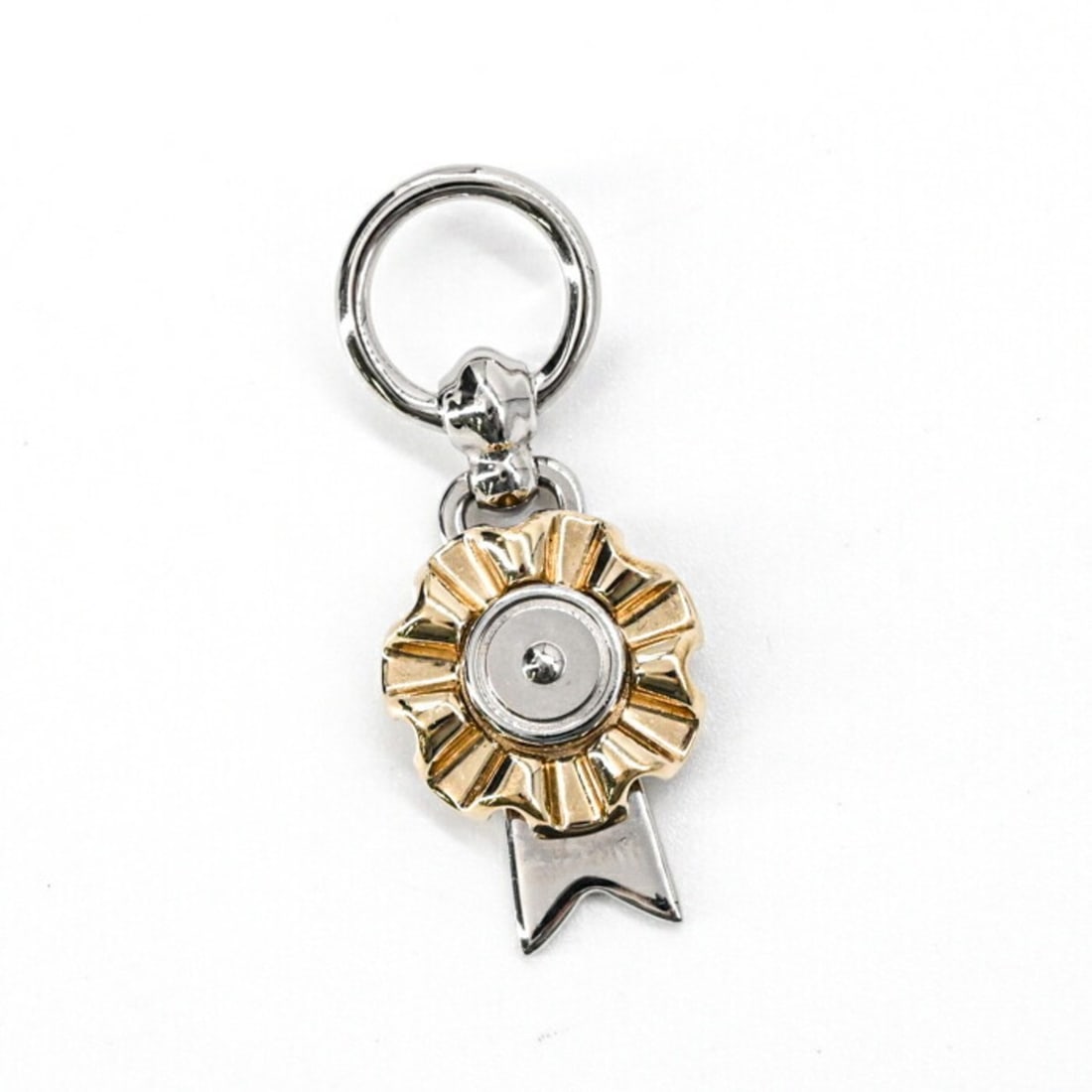 HERMES Twilly Ring, Scarf Paddock Flotte, Women's, Gold and Silver: --- Catalog ---Category: DesignType: Scarf ringColor: Gold, SilverGender: WomenCategory: GeneralBrand: HermesCategory: Physical PropertiesSize (HxWxD): 3cm x 1.5cm / 1.18'' x 0.59''--- Item List ---Se