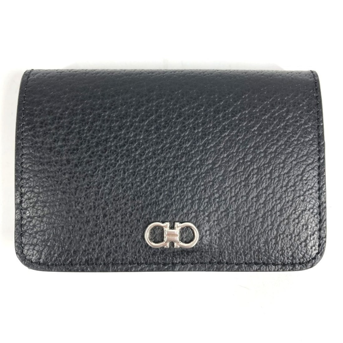 Salvatore Ferragamo Gancini wallet with logo and coin purse. Leather wallet/coin case for men women.: --- Catalog ---Category: SizeSize (HxWxD): 6cm x 9.5cm / 2.36'' x 3.74''Category: DesignType: Coin purse/coin caseColor: BlackGender: Men,Women,UnisexMaterial: Leather Category: GeneralLine: GanciniBr