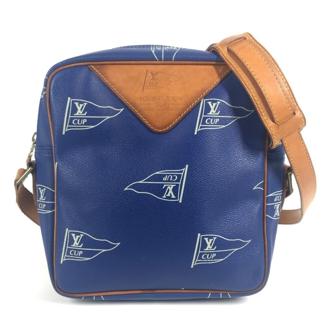 LOUIS VUITTON M80010 LV Cup, Louis Vuitton Sac San Diego, Crossbody Pochette, Shoulder Bag, Leather,: --- Catalog ---Category: SizeSize (HxWxD): 22.5cm x 21cm x 6cm / 8.85'' x 8.26'' x 2.36''Category: DesignType: Pochette, Shoulder bagColor: BlueGender: Men,Women,UnisexMaterial: Leather Category: Gene