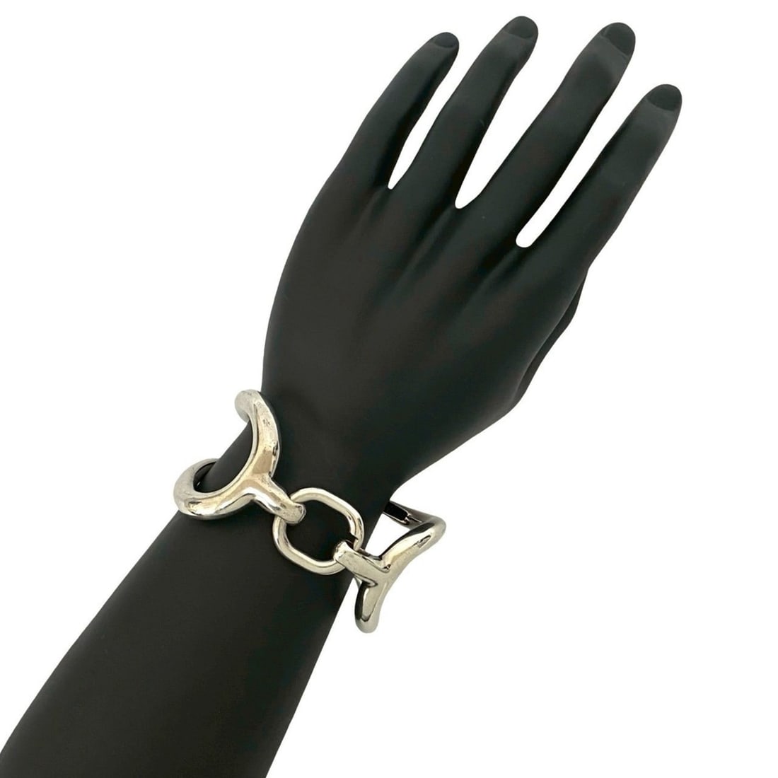 HERMES Arabesque Bangle Bracelet in Silver 925 (50757): --- Catalog ---Category: SizeLength: 17cm / 6.69''Category: DesignType: BangleColor: SilverGender: WomenMaterial: Silver 925Category: GeneralBrand: Hermes--- Item List ---Section: ConditionRanking: Ra