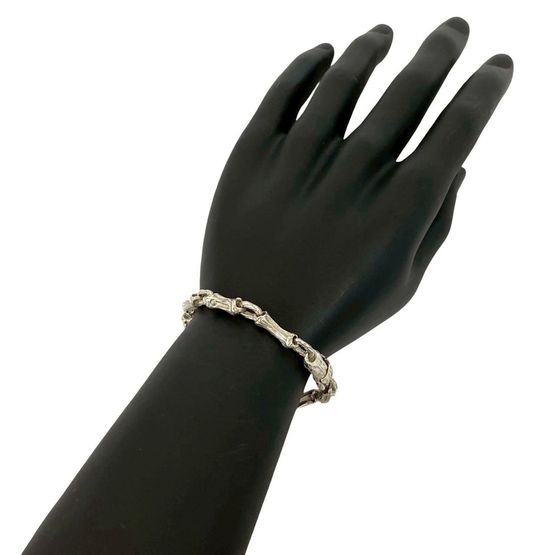 TIFFANY & Co. Tiffany Bamboo Sterling Silver Bracelet/Bangle for Men and Women, 24366: --- Catalog ---Category: SizeLength: 19cm / 7.48''Category: DesignType: Charm braceletColor: SilverGender: Men,WomenMaterial: Silver 925Category: GeneralBrand: Tiffany--- Item List ---Section: Conditi