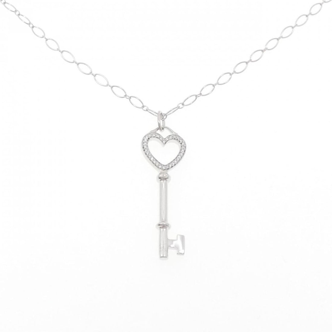 Tiffany Heart Key Medium Necklace: --- Catalog ---Category: SizePendant Size: 37.3mm x 12.1mm / 1.46'' x 0.47''Neck Circumference: 46 cm / 18.11''Category: DesignColor: White goldStone: DiamondGender: WomenMaterial: White gold