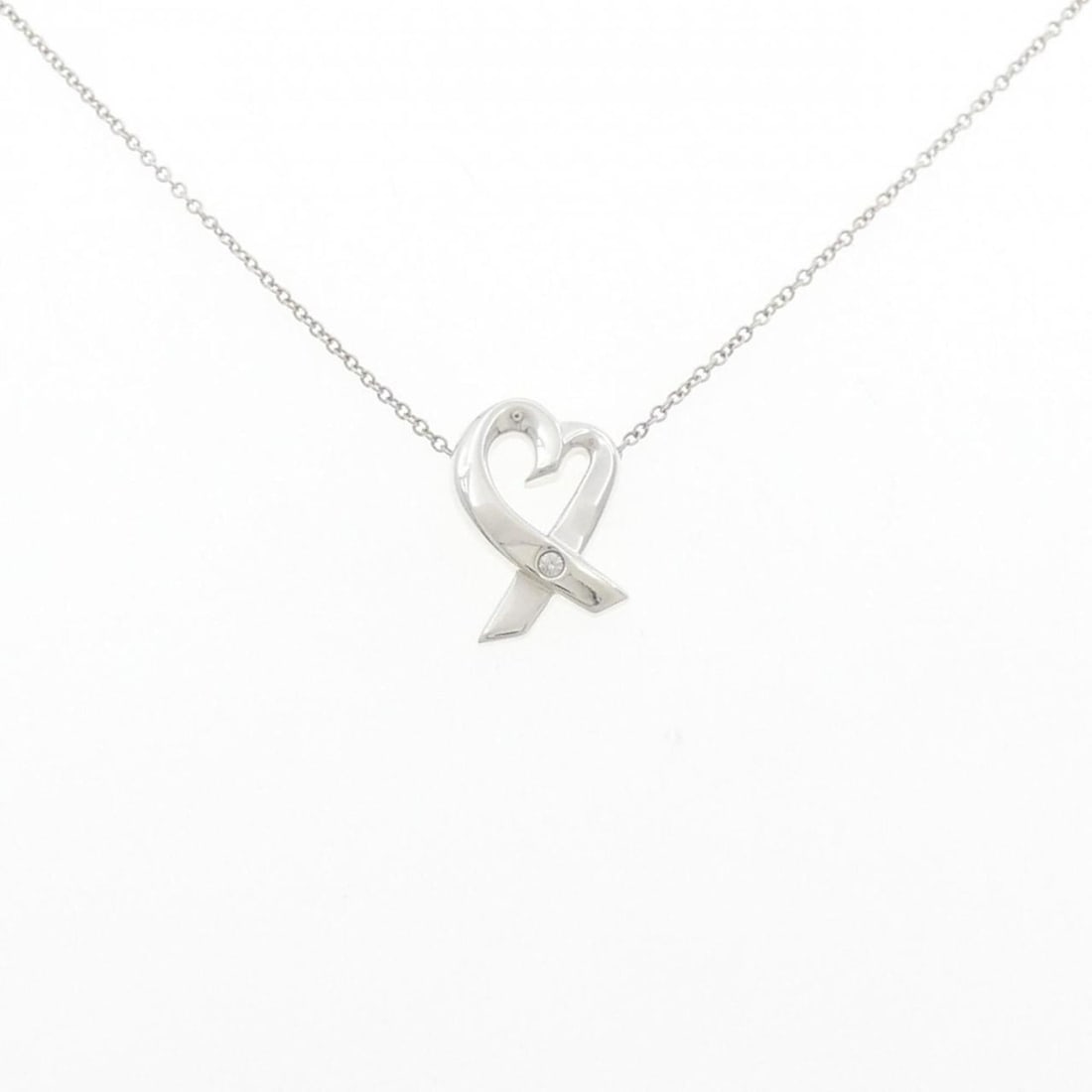 Tiffany Loving Heart Necklace: --- Catalog ---Category: SizePendant Size: 15.6mm x 10.9mm / 0.61'' x 0.42''Neck Circumference: 41 cm / 16.14''Category: DesignColor: SilverStone: DiamondGender: WomenMaterial: Silver 925Pendant Type: