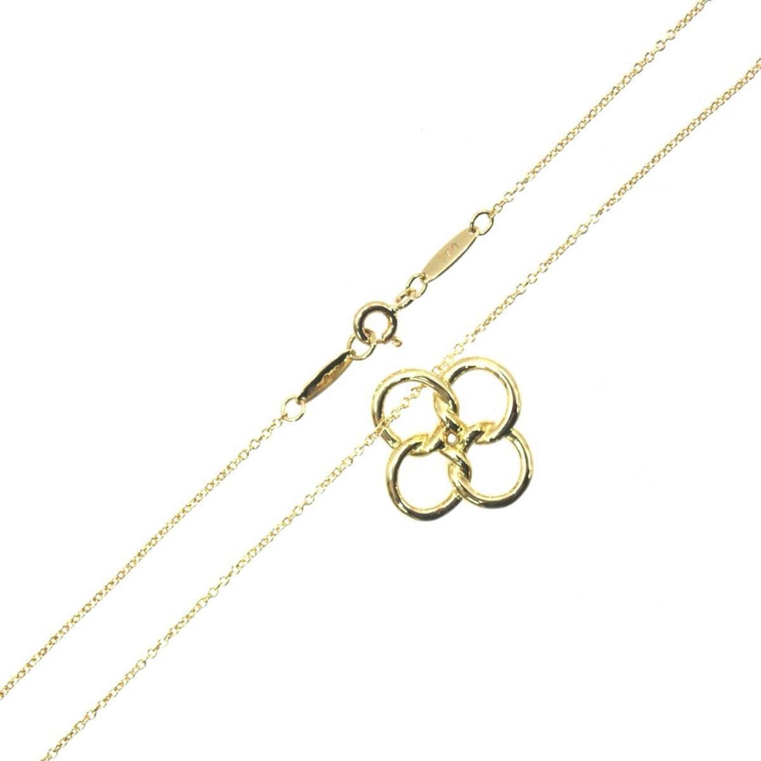 Tiffany & Co. Quadrofolio Clover Necklace, 750, 18k gold, 5.4g: --- Catalog ---Category: SizeWeight: 5.4g / 0.19oz.Pendant Size: 19mm x 19mm / 0.74'' x 0.74''Neck Circumference: 40 cm / 15.74''Category: DesignGender: WomenMaterial: Gold (18K)Necklace Type: Necklac