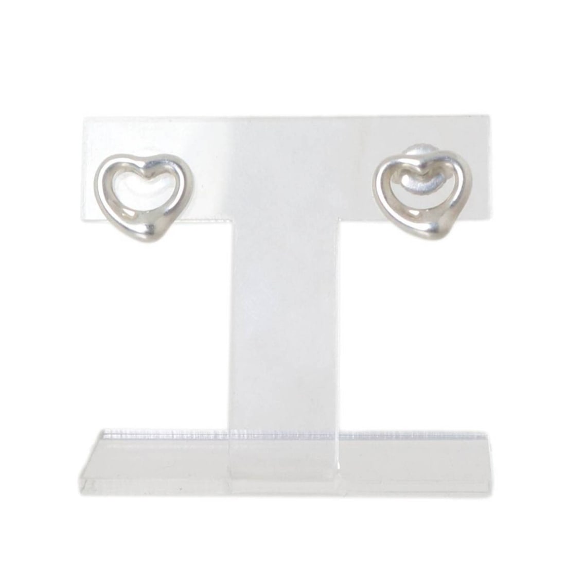 Tiffany & Co. heart earrings in 925 sterling silver, approximately 1.1cm wide x 1cm high, weighing: --- Catalog ---Category: SizeWeight: 1g / 0.03oz.Size (HxWxD): 10.00mm x 11.00mm / 0.39'' x 0.43''Category: DesignType: Stud earringsColor: SilverGender: WomenMaterial: Silver 925Category: GeneralBran