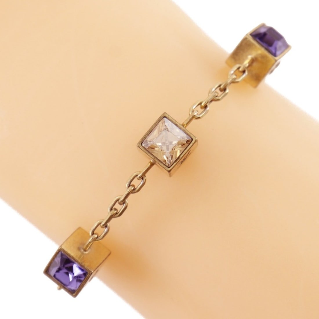 Louis Vuitton Gambling Bracelet M65209 Gold Plated OB0113 Approx. 12.5g Women's Rubbed Bra: --- Catalog ---Category: SizeLength: 16.5cm - 19.5cm / 6.49'' - 7.67''Weight: 12.5g / 0.44oz.Category: DesignType: Charm braceletGender: WomenMaterial: Gold platingCategory: GeneralBrand: Louis Vuitto