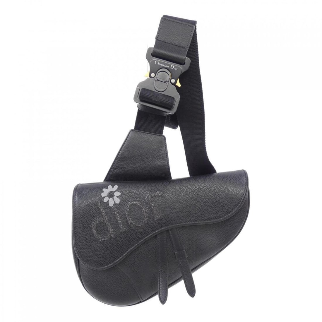 Christian Dior Dior DIOR DIOIR BY ERL SADDLE 1ADPO093SER handbag: --- Catalog ---Category: SizeSize (HxWxD): 20cm x 27cm x 5cm / 7.87'' x 10.62'' x 1.96''Category: DesignType: HandbagColor: BlackGender: MenCategory: GeneralMPN: 1ADPO093SERBrand: Christian Dior---