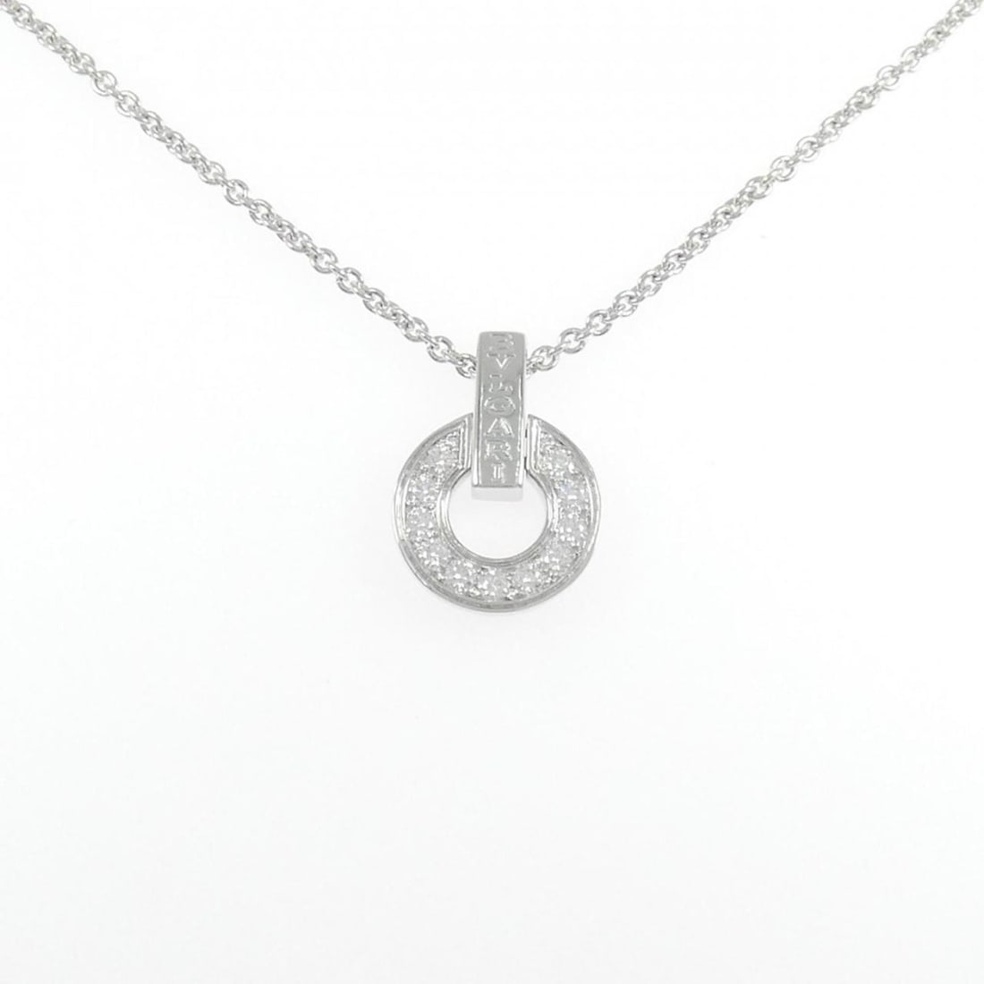 Bvlgari Necklace: --- Catalog ---Category: SizePendant Size: 19.7mm x 14.1mm / 0.77'' x 0.55''Neck Circumference: 45 cm - 48 cm / 17.71'' - 18.89''Category: DesignStone: DiamondGender: WomenMaterial: White gold