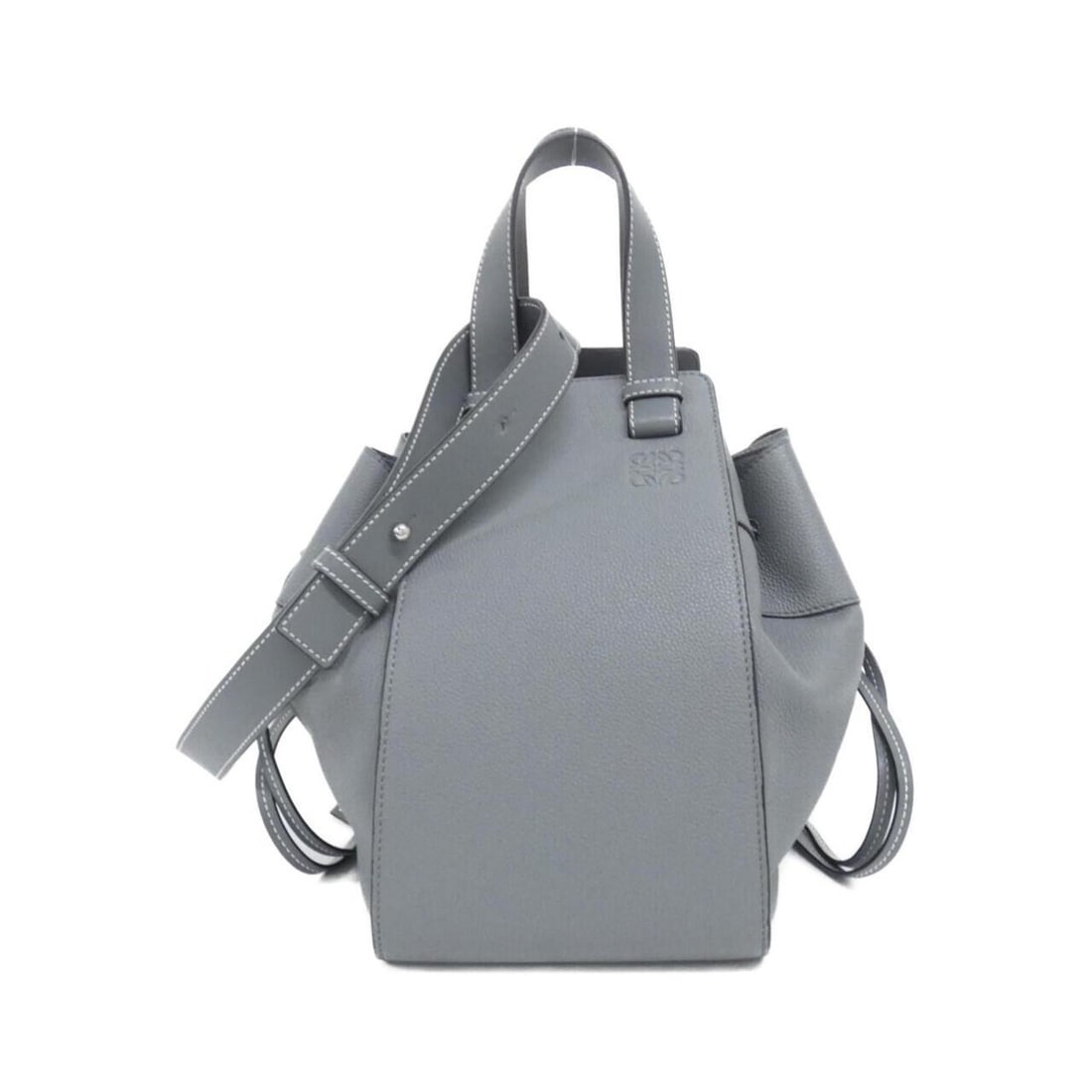 Loewe Hammock Drawstring Medium Shoulder Bag 314 12 V06: --- Catalog ---Category: SizeSize (HxWxD): 27cm x 31cm x 15.5cm / 10.62'' x 12.2'' x 6.1''Category: DesignType: Shoulder bagColor: GunmetalGender: Men,WomenMaterial: Leather Leather/Fur Type: Calfskin