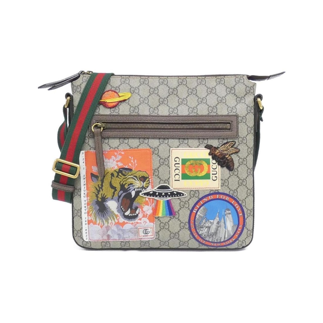 Gucci COURRIER 406408 K9RNT Shoulder Bag: --- Catalog ---Category: SizeSize (HxWxD): 27cm x 28cm x 3cm / 10.62'' x 11.02'' x 1.18''Category: DesignType: Shoulder bagColor: Beige, BrownGender: Women,MenMaterial: GG Supreme Hardware Color: