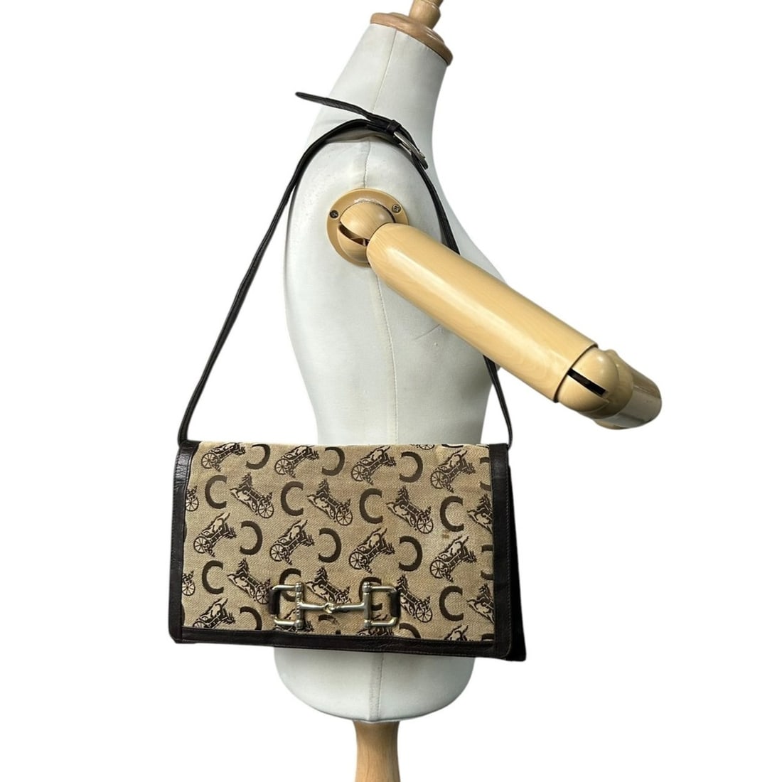 Celine C Macadam Sulky Shoulder Bag in Canvas and Leather, Brown Beige, Women's: --- Catalog ---Category: SizeSize (HxWxD): 20cm x 31cm x 3cm / 7.87'' x 12.2'' x 1.18''Category: DesignType: Shoulder bagColor: Beige, BrownStyle: True vintageGender: WomenSeason: VintageMaterial: