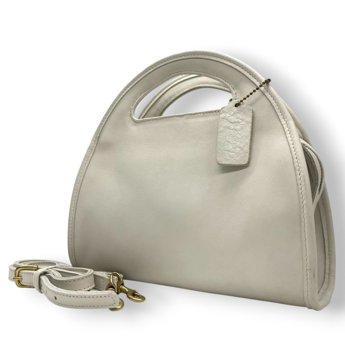 Coach handbag shoulder bag leather white old 9942 s72: --- Catalog ---Category: SizeSize (HxWxD): 23cm x 24cm x 10cm / 9.05'' x 9.44'' x 3.93''Category: DesignType: Handbag, Shoulder bagColor: WhiteGender: WomenSeason: VintageMaterial: Leather Category: