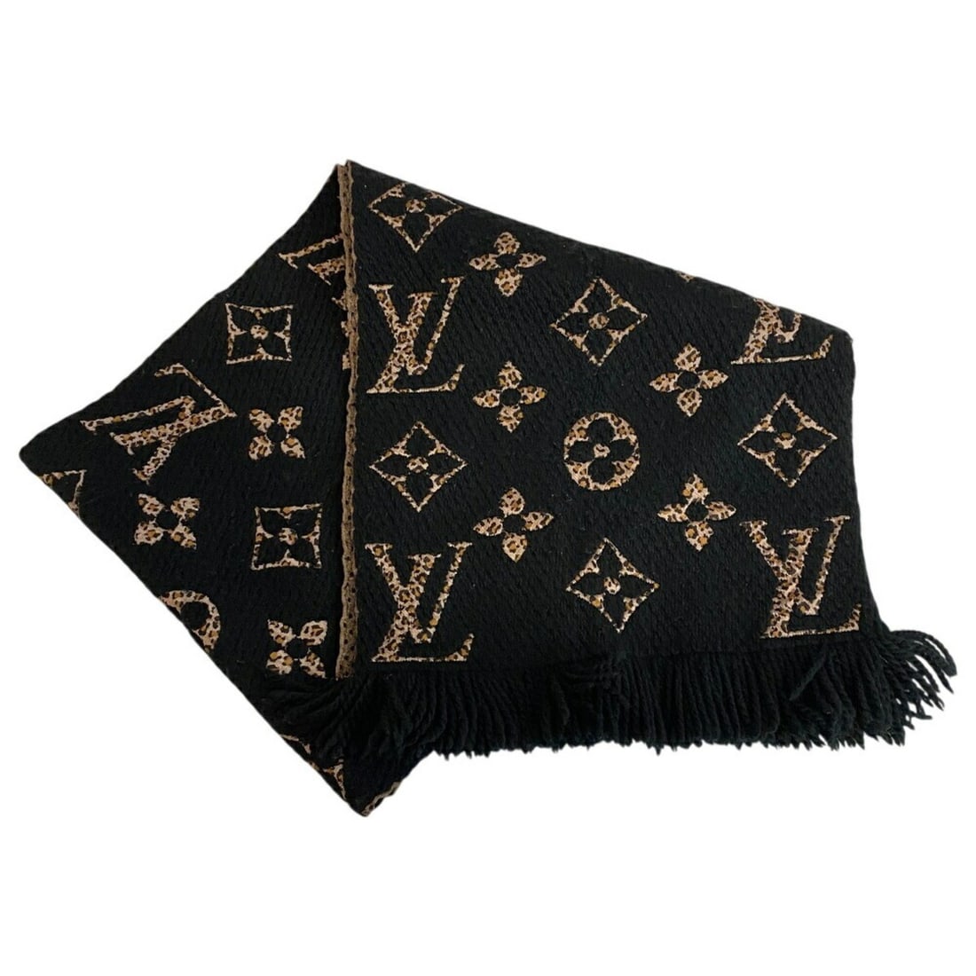 LOUIS VUITTON M75885 Echarpe Giant Monogram Jungle Scarf Black Women's: --- Catalog ---Category: SizeSize (LxW): 1.68m / 66.14''Category: DesignType: StoleColor: BlackGender: WomenMaterial: Wool , Silk Category: GeneralBrand: Louis Vuitton--- Item List ---Section: Conditi
