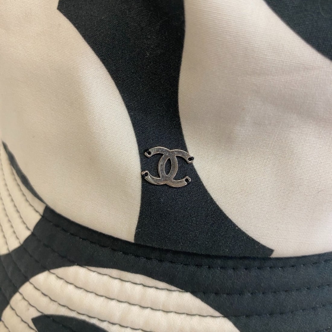 CHANEL Bucket Hat with Coco Mark, Black - 4