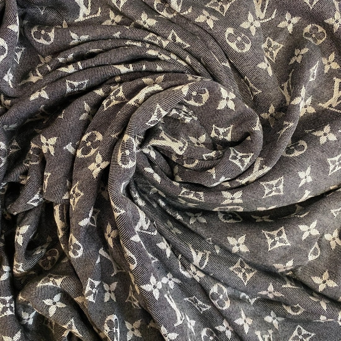 LOUIS VUITTON M71378 Monogram Denim Shawl, Black, Women's (1 of 13)