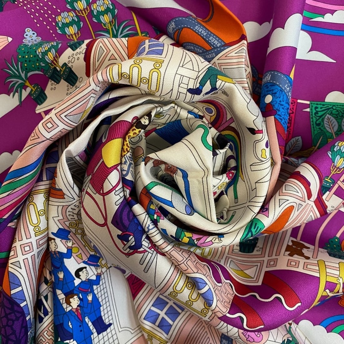 HERMES Carré 90 LA MAISON DES CARRES Scarf Muffler Purple Women's: --- Catalog ---Category: SizeSize (LxW): 90cm x 90cm / 35.43'' x 35.43''Category: DesignType: ScarfColor: PurpleGender: WomenMaterial: Silk Category: GeneralBrand: Hermes--- Item List ---Section: Cond