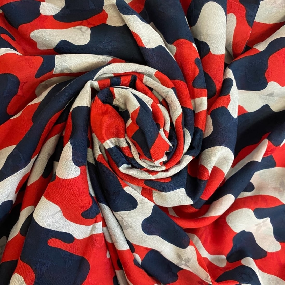 LOUIS VUITTON M71620 Monogram Camouflage Stole/Scarf, Navy, Women's (1 of 16)