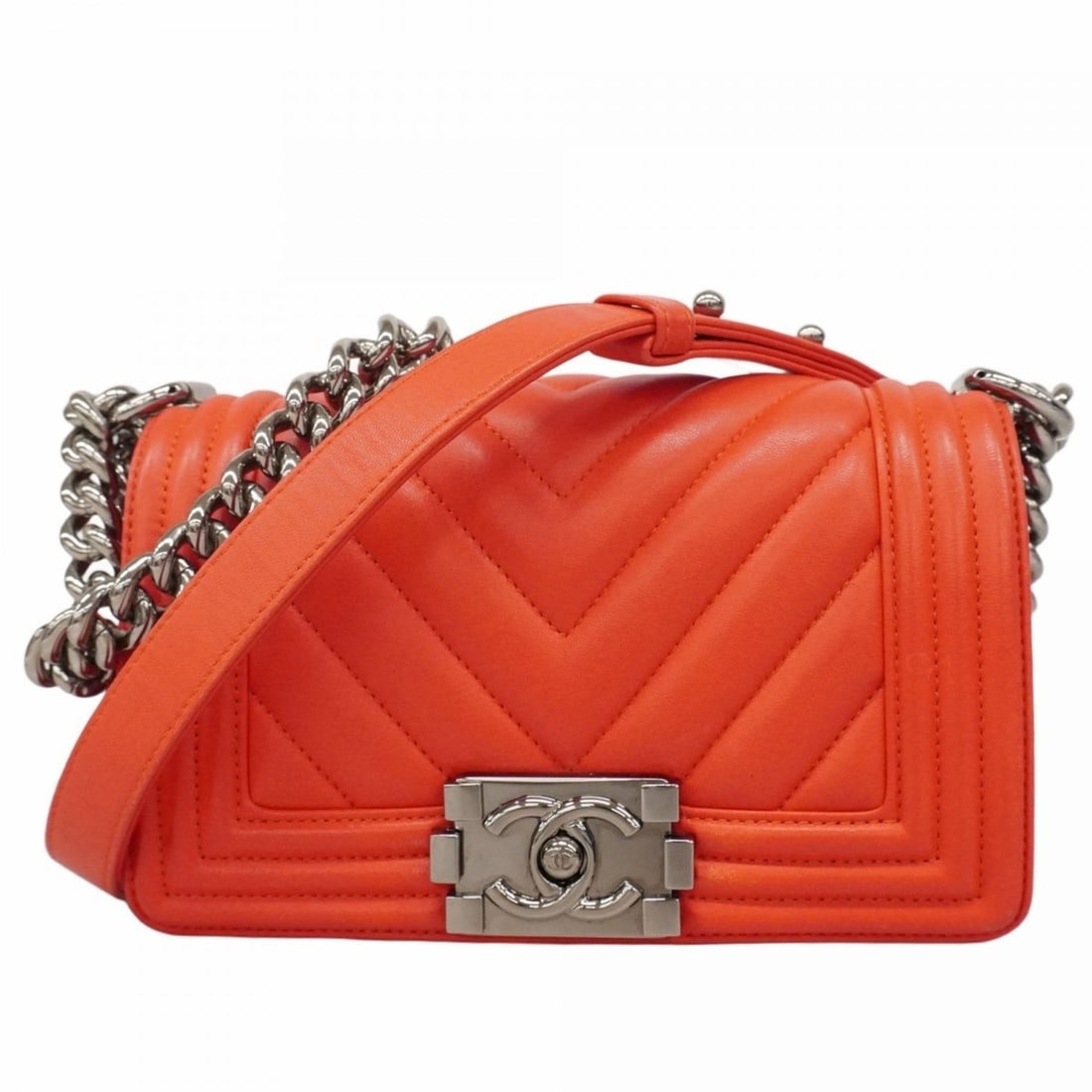 Chanel Boy Shoulder Bag, V-Stitch Chain Lambskin, Red, Women's: --- Catalog ---Category: SizeSize (HxWxD): 13cm x 20cm x 6cm / 5.11'' x 7.87'' x 2.36''Category: DesignType: Shoulder bagColor: Red colorGender: WomenMaterial: Leather Hardware Color: SilverLeather/Fu