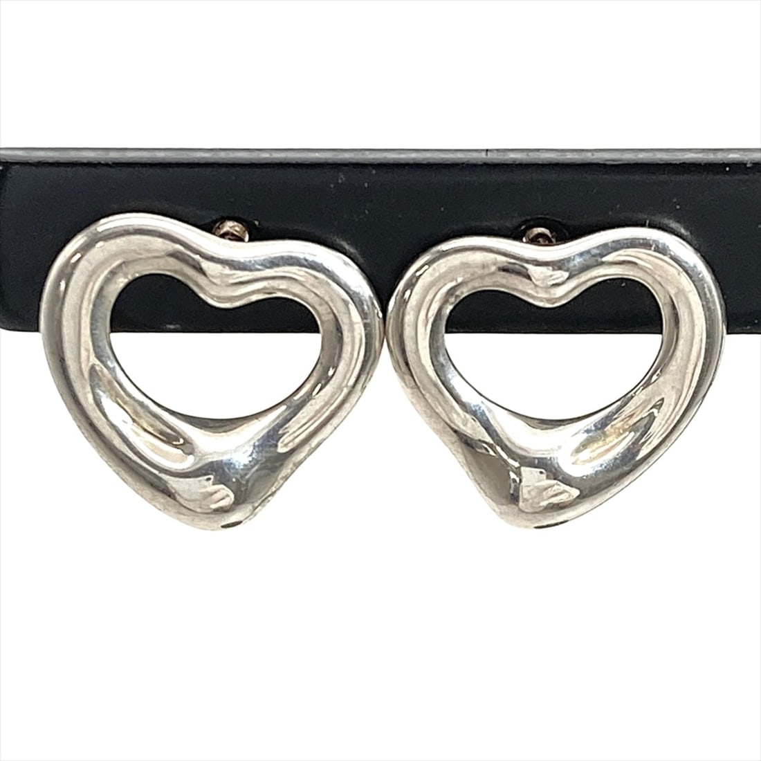 Tiffany & Co. Open Heart Stud Earrings, SV925, 2.1g, Silver, Women's: --- Catalog ---Category: SizeSize (HxWxD): 10.00mm x 11.00mm / 0.39'' x 0.43''Category: DesignType: Stud earringsColor: SilverGender: WomenMaterial: Silver 925Category: GeneralLine: Open HeartBrand: T